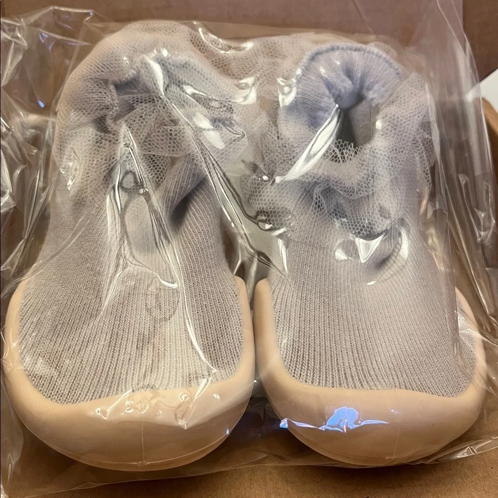 Komuello Adorable Cream Ruffle Baby Socks Size 5